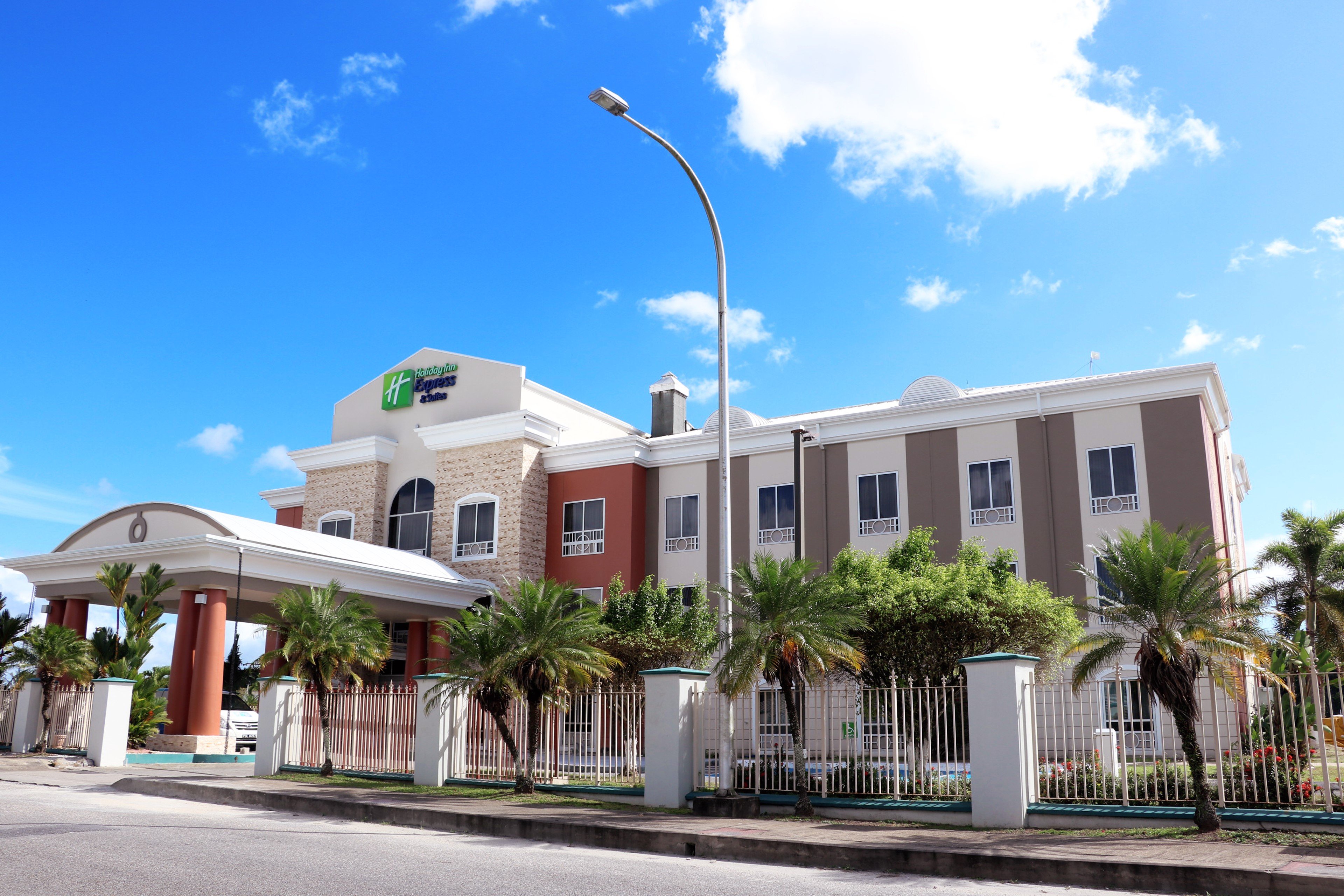 Holiday Inn Express Hotel and Suites Trincity Trinidad Airport 4/34