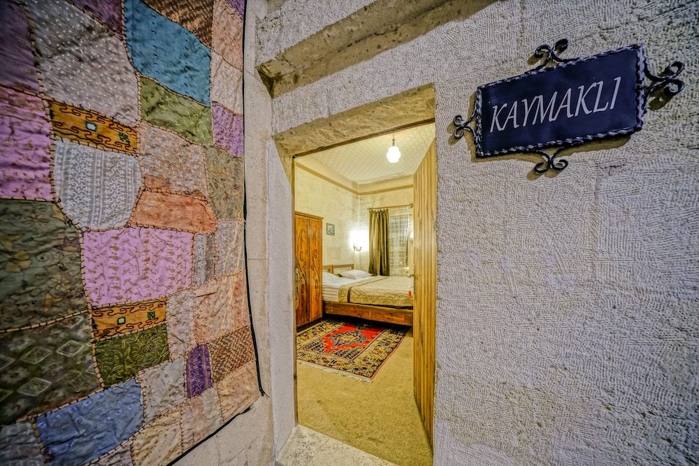 Elysee Cave House 77/100