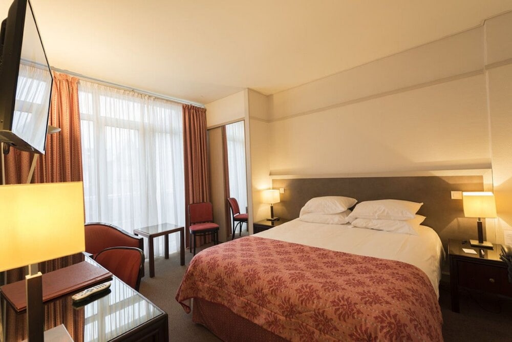 Hotel Bristol 14/50