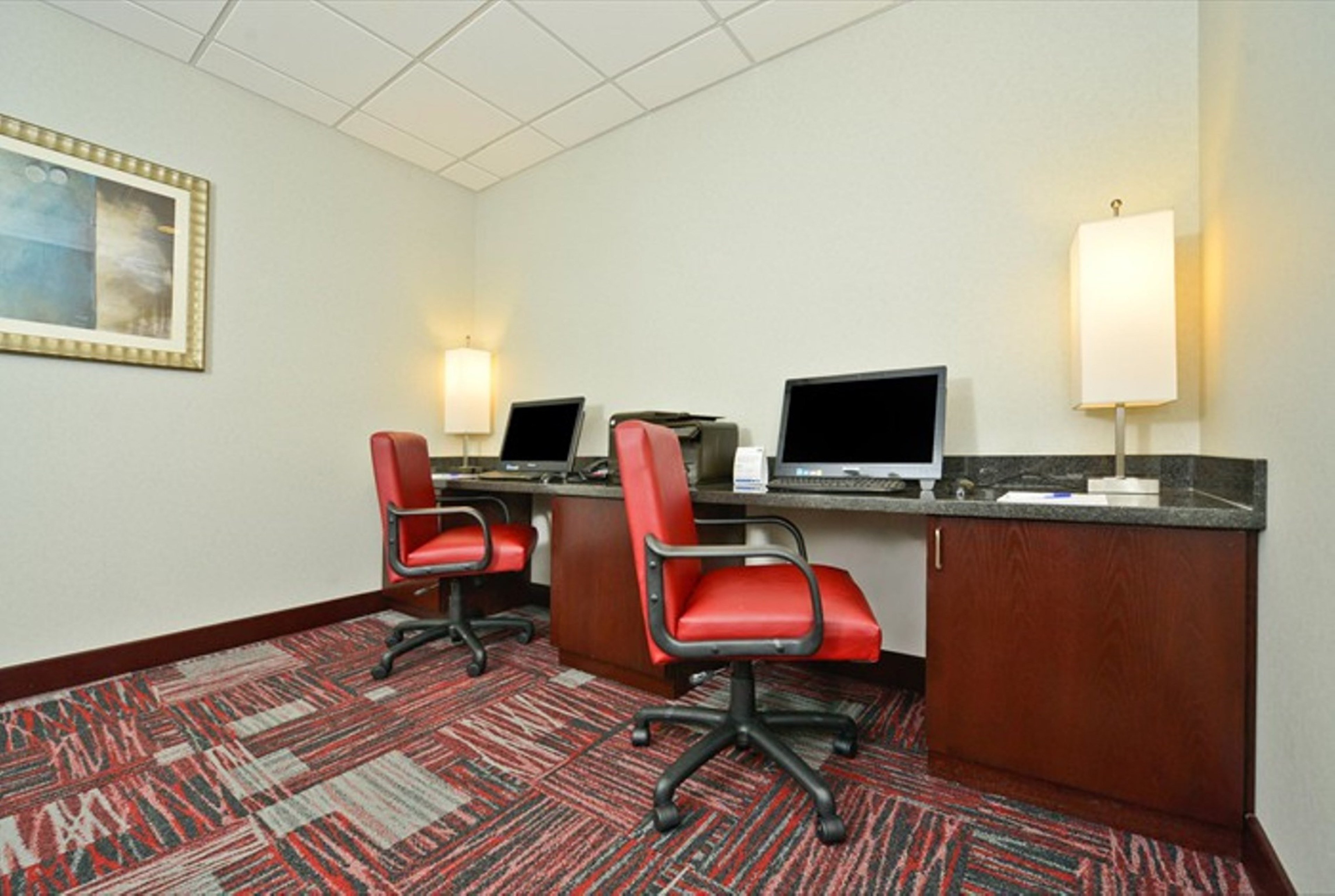 Holiday Inn Express Hotel Amp Suites Utica 53/58