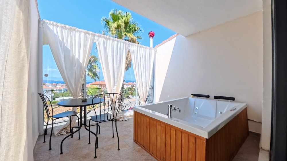 Cunda Dalyan Otel 25/49