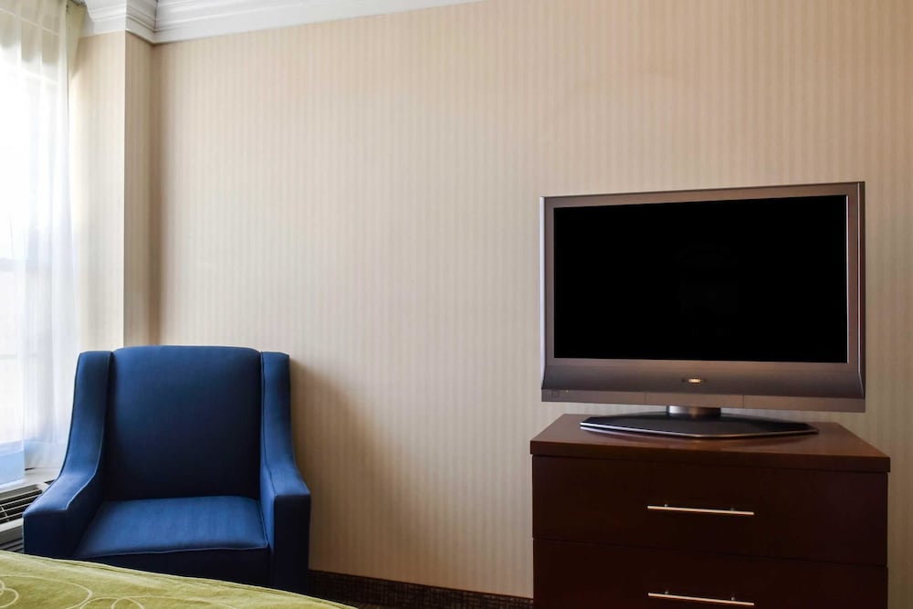 Comfort Suites Downtown Carlisle 36/37