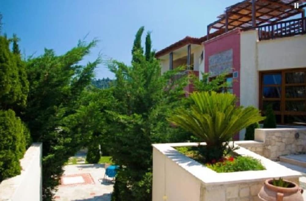 Gi Ga Mar Hotel 23/28