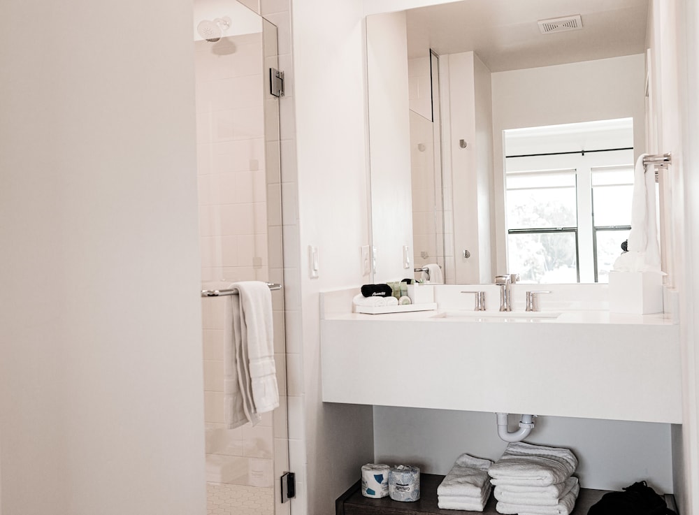 Village, Suite, King and Queen Bed, Accessible، Fishermens Village Resort 3/4