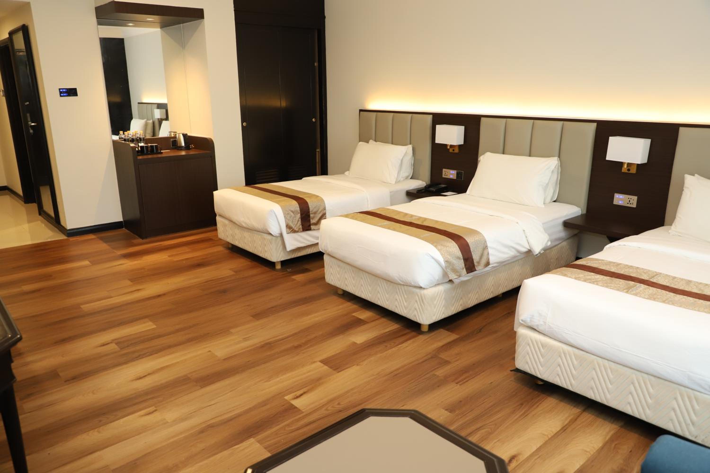 Deluxe, Triple, Single Bed, Grand Darul Makmur Hotel Kuantan 4/9
