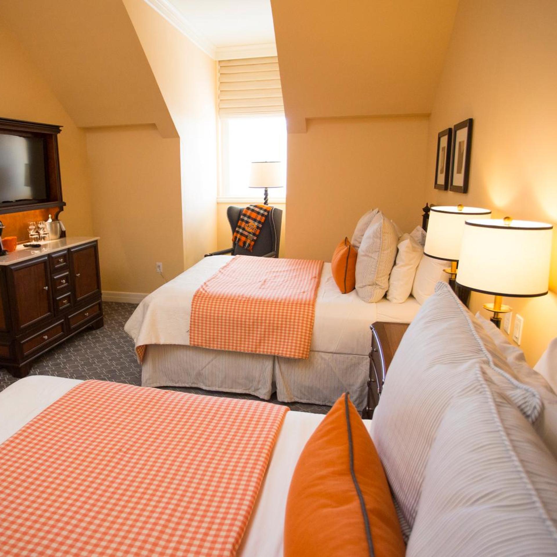 غرفة بسرير مزدوج، The Atherton Hotel At OSU 4/10