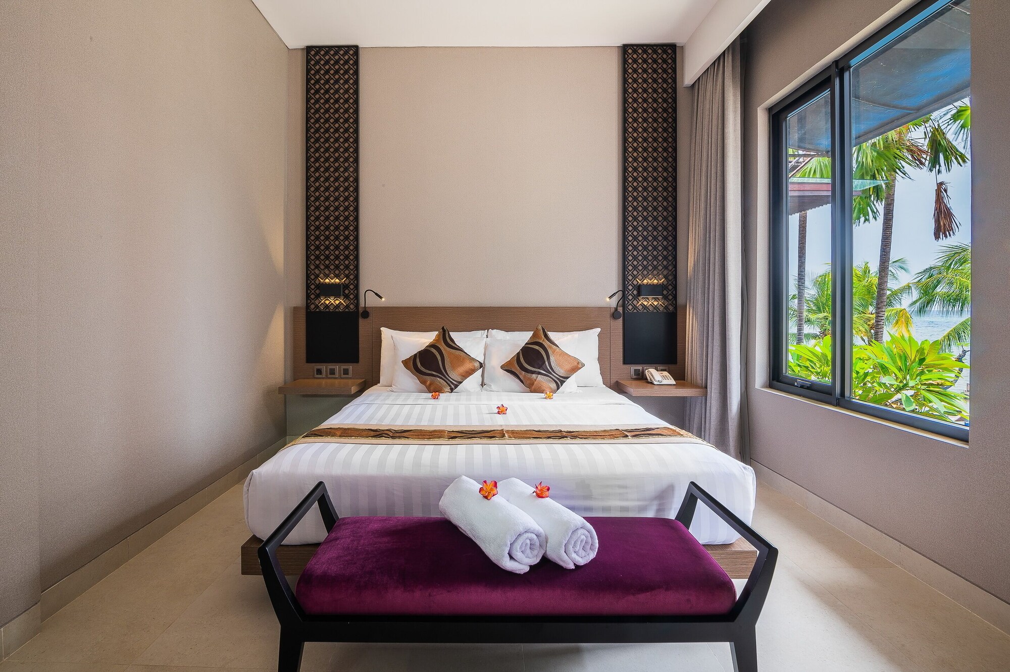 DELUXE, DOUBLE BED