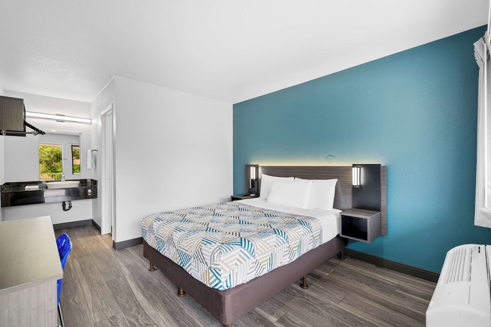 STANDARD, QUEEN BED