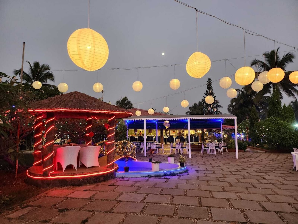 Paradise Village Resort 58/66