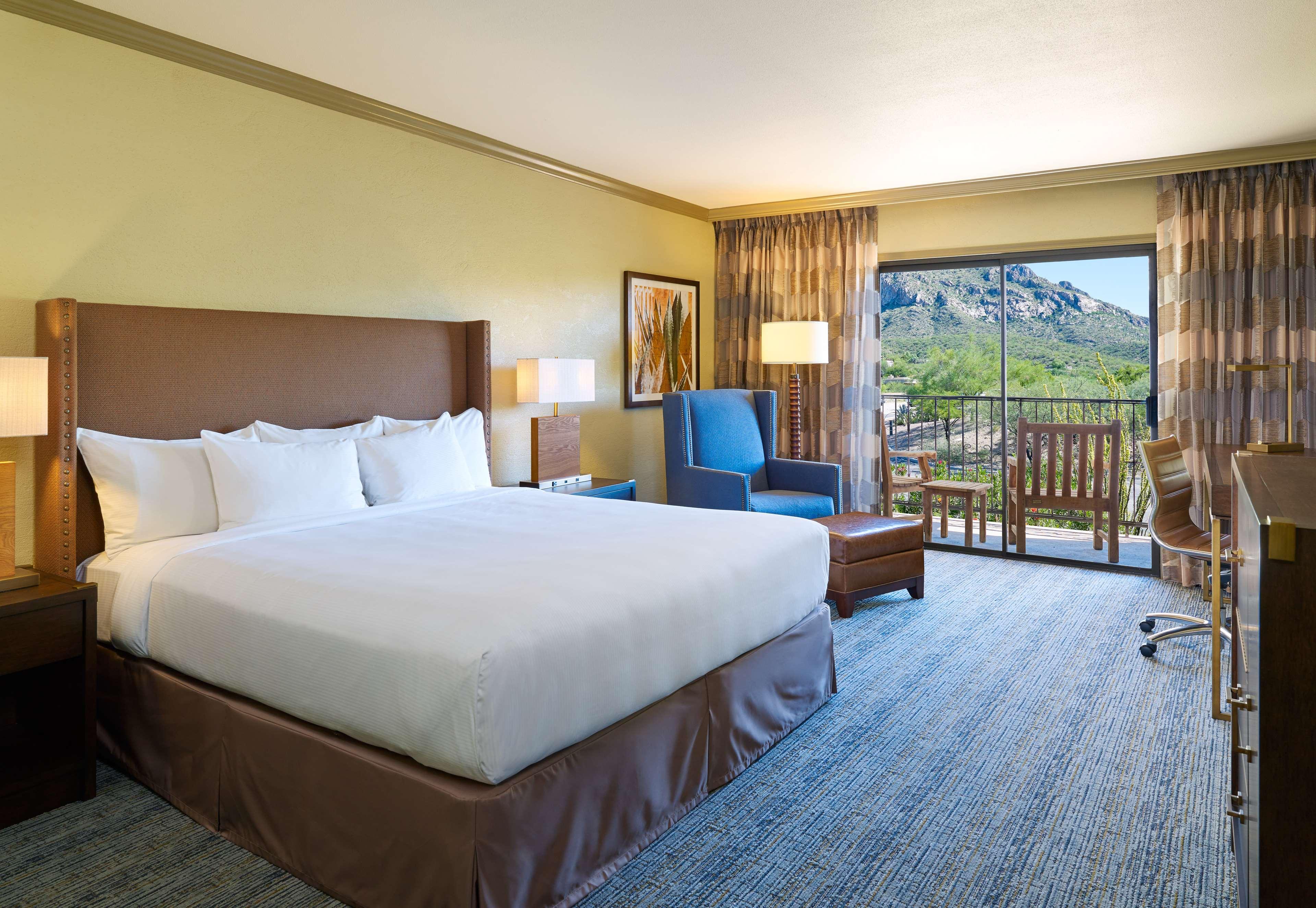 Room, King Bed, Balcony or Patio, Accessible