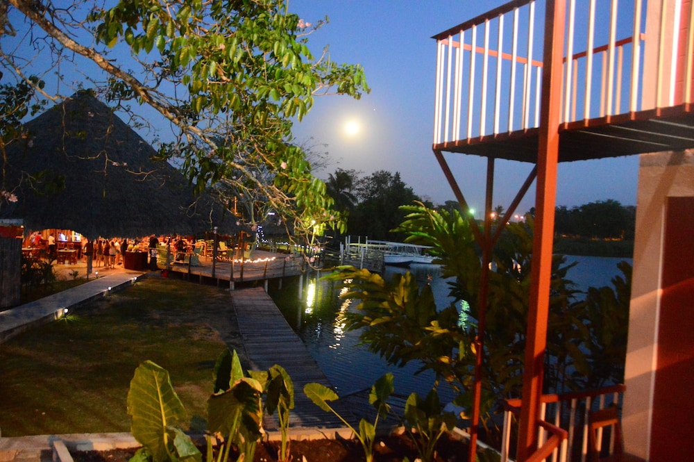 LAMANAI LANDINGS HOTEL AND MARINA 37/76