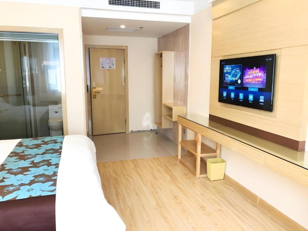 GreenTree Inn Urumqi Airport Tianyi International City 35/47