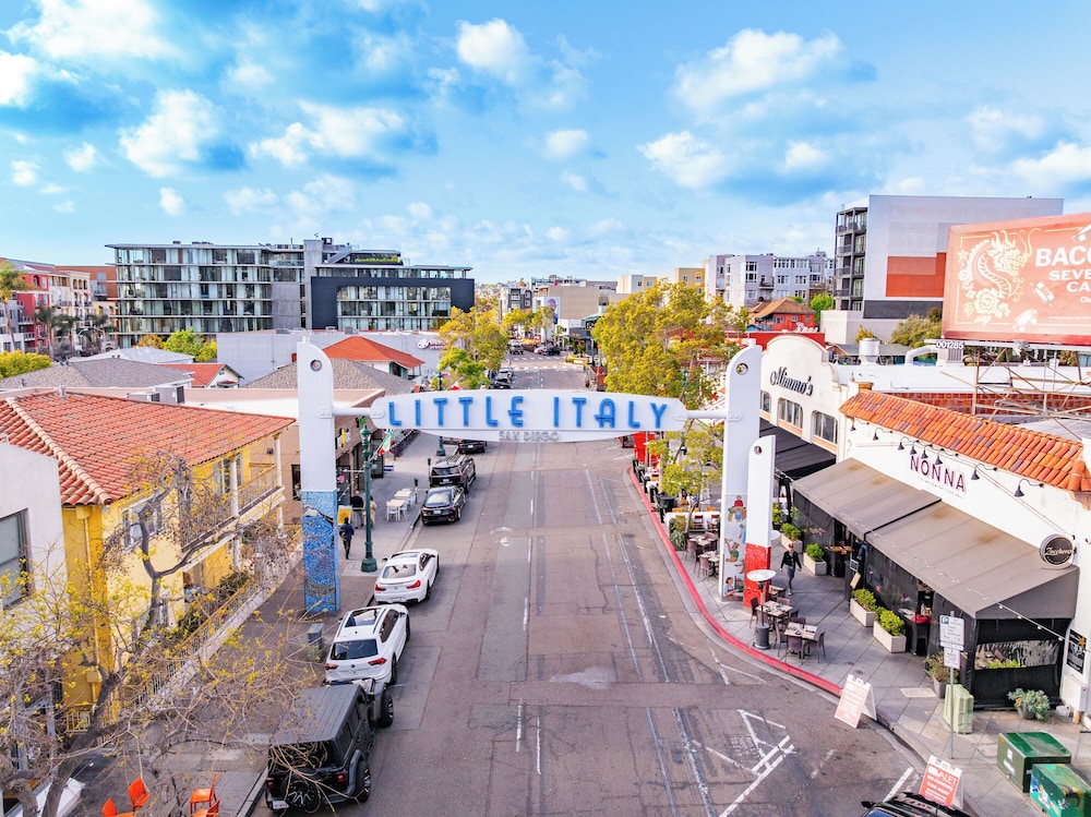 Urban Boutique Hotel 73/82