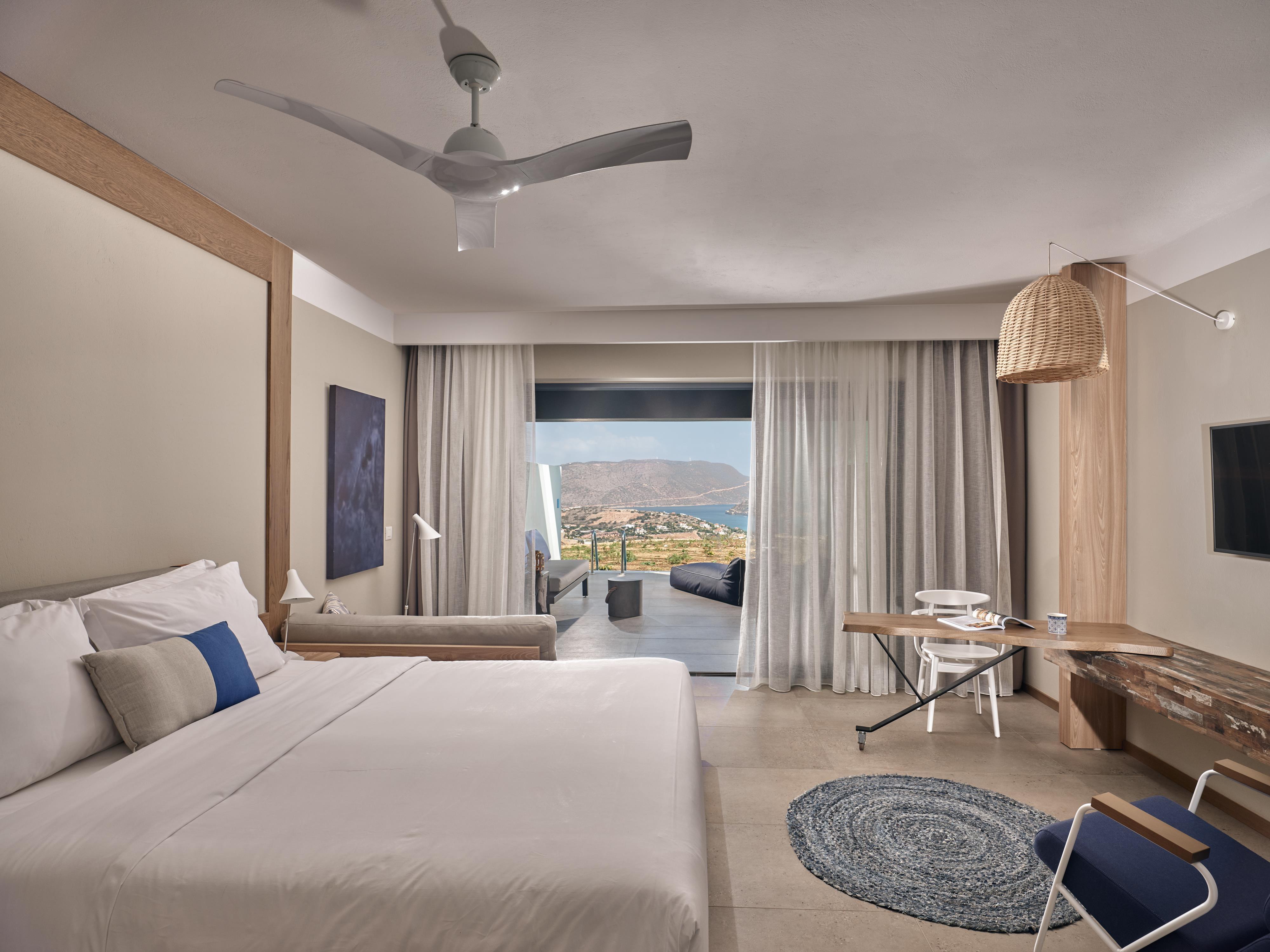 Sapphire, Zen, Suite, Queen Bed, Shared Pool