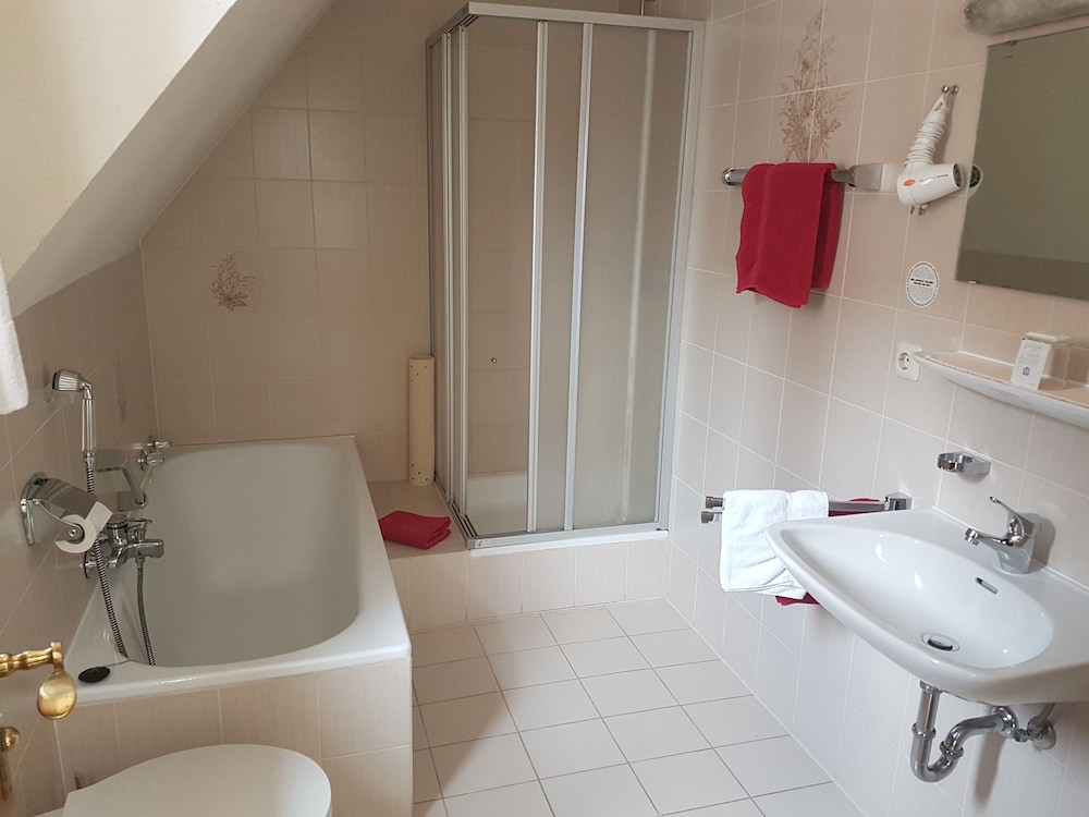 Kurhotel Roswitha 70/72