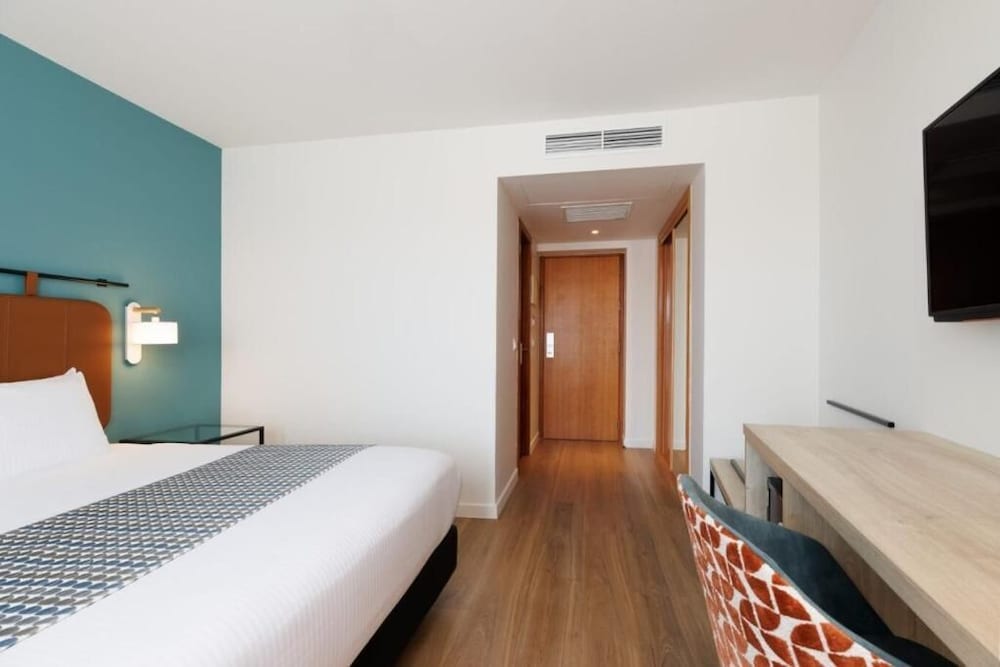 Room, Queen Bed, Balcony