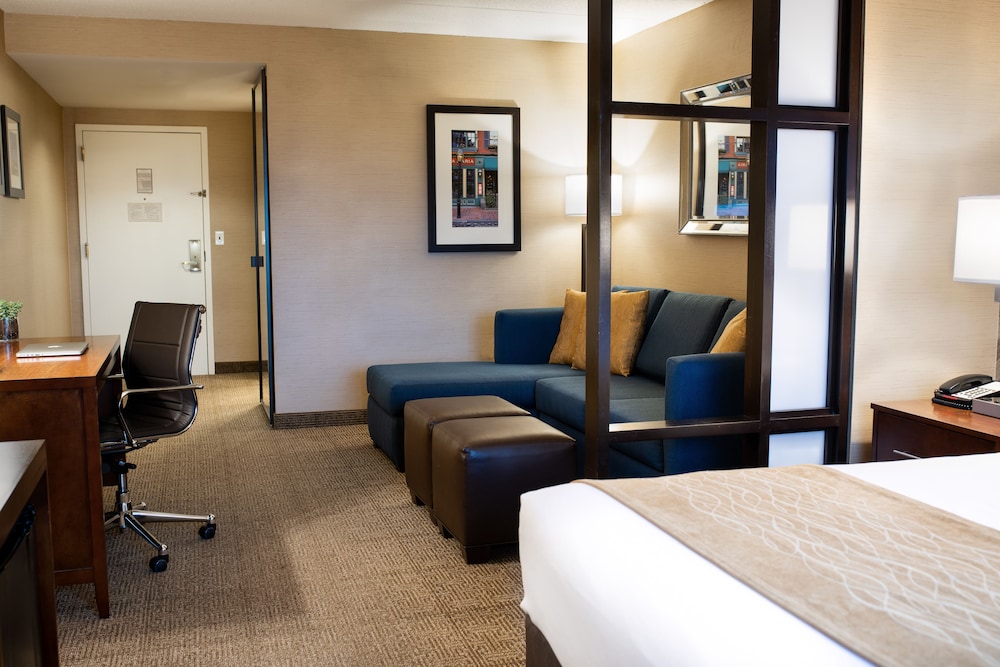 Comfort Inn & Suites Logan International Airport 20/40