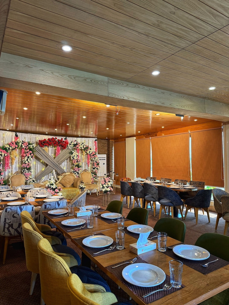 restaurant cafeteria