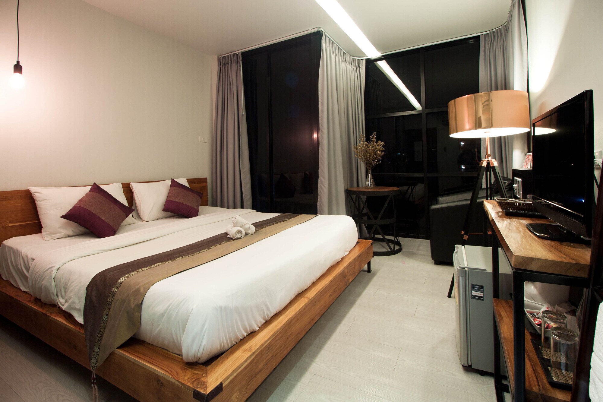 DELUXE, SUITE
