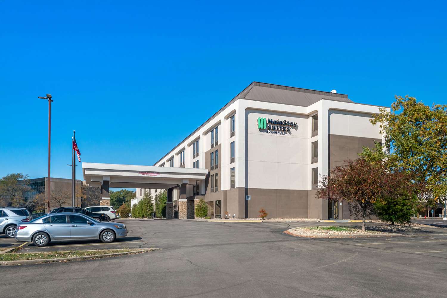 MainStay Suites Springfield, IL 16/17