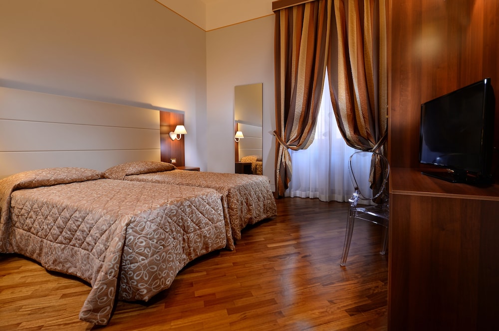 Hotel Golden 17/50