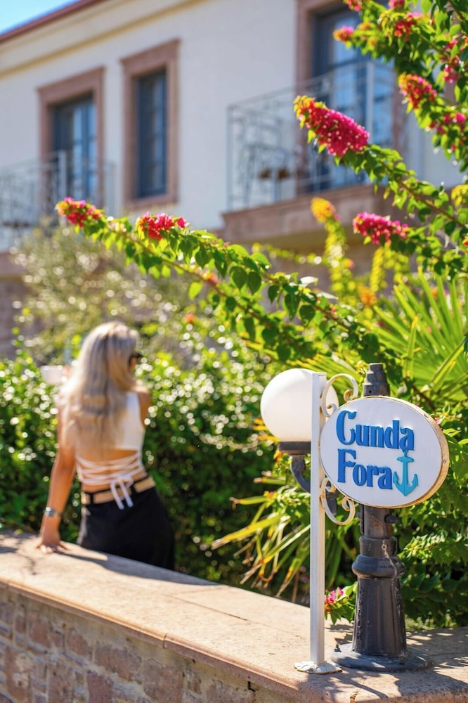 Cunda Fora Hotel 48/50