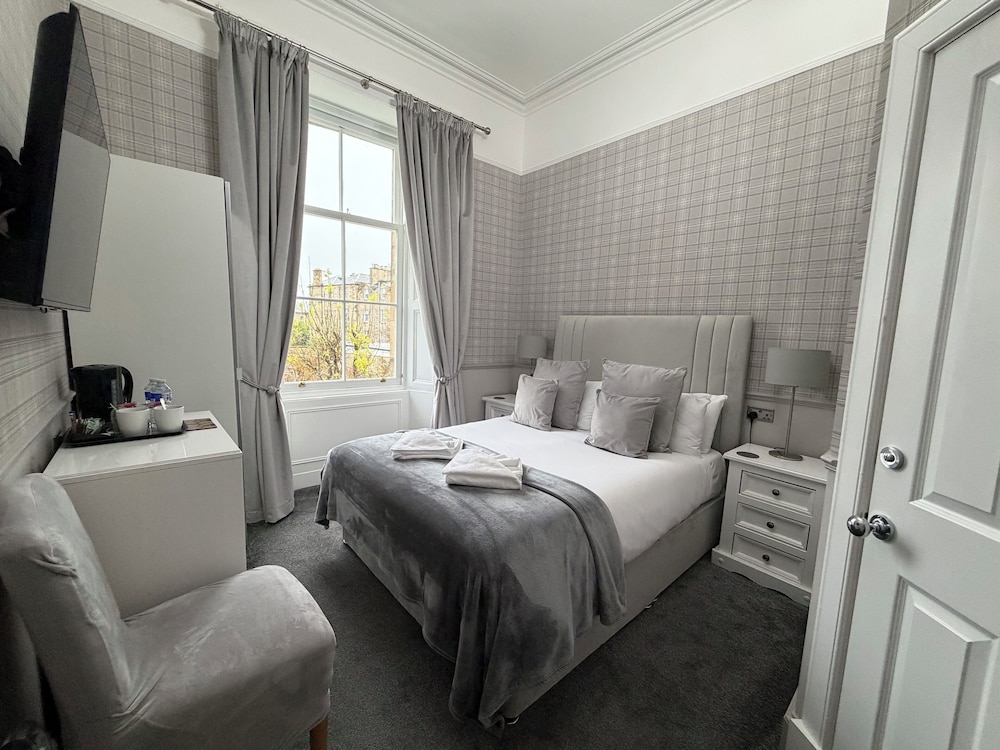 Clarin Guest House 18/28