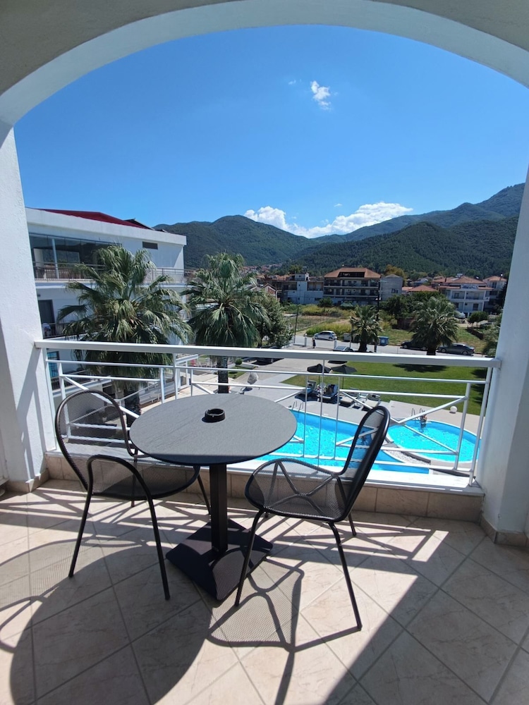 Stavros Beach Hotel 25/50