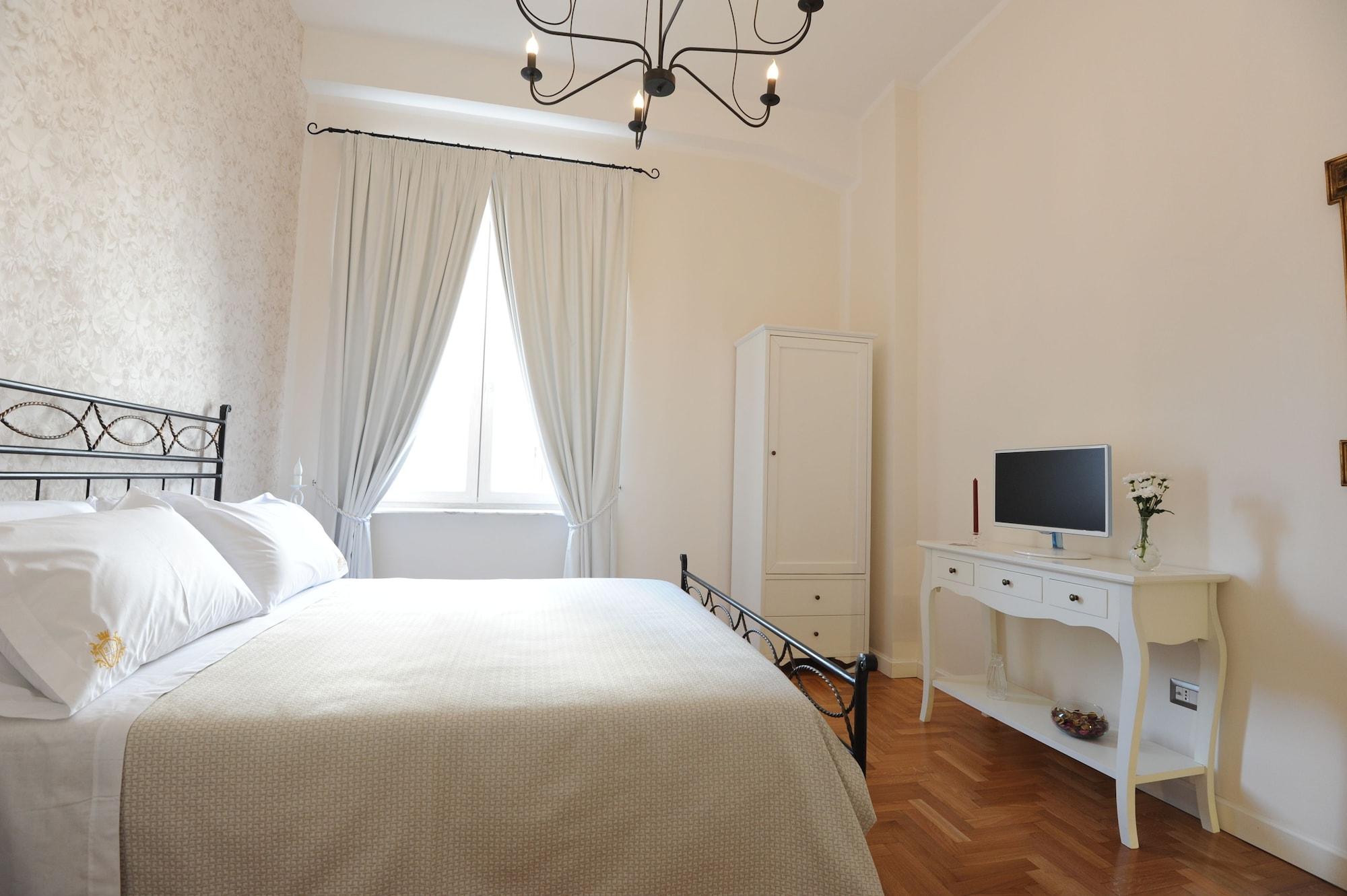 غرفة ديلوكس بسرير مزدوج بإطلالة على المدينة، Residenza Borbonica 2/10