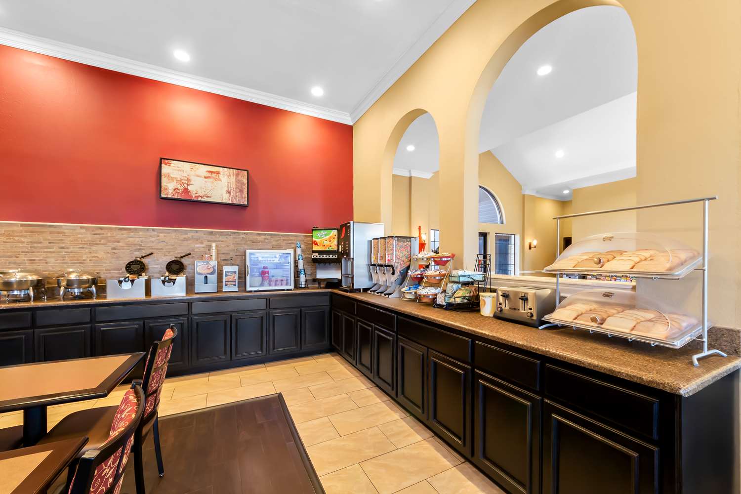 SureStay Plus by Best Western San Antonio Fiesta Inn 28/38