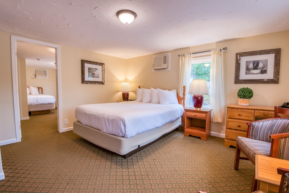 Premium, Family, Queen and Twin Beds, Lake View