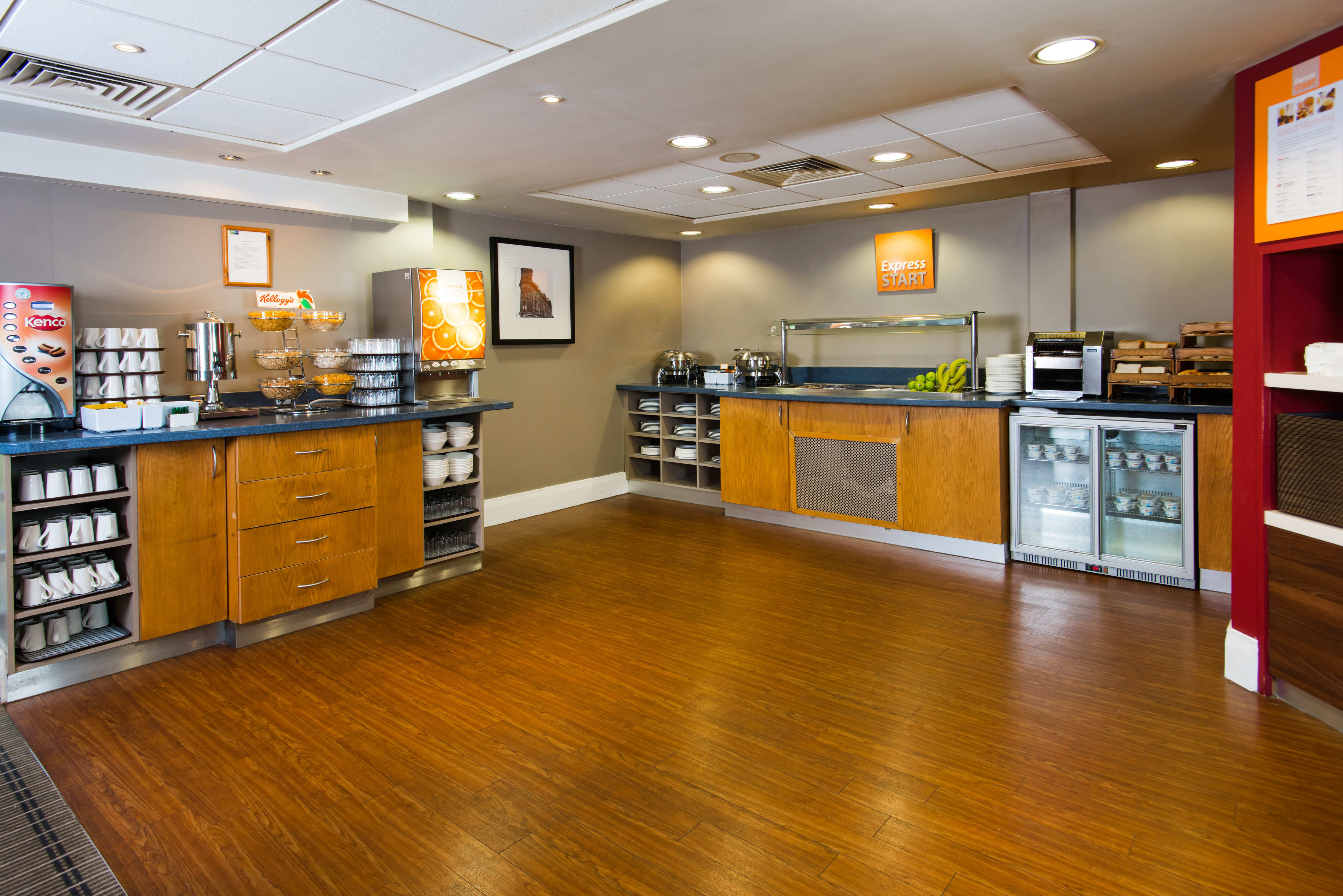 Holiday Inn Express Swansea East 6/21