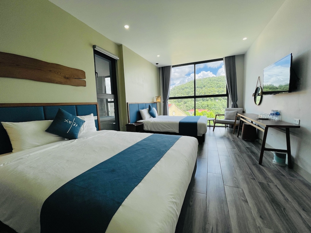 Family, Studio, Suite, 2 Queen Beds, Pool Side