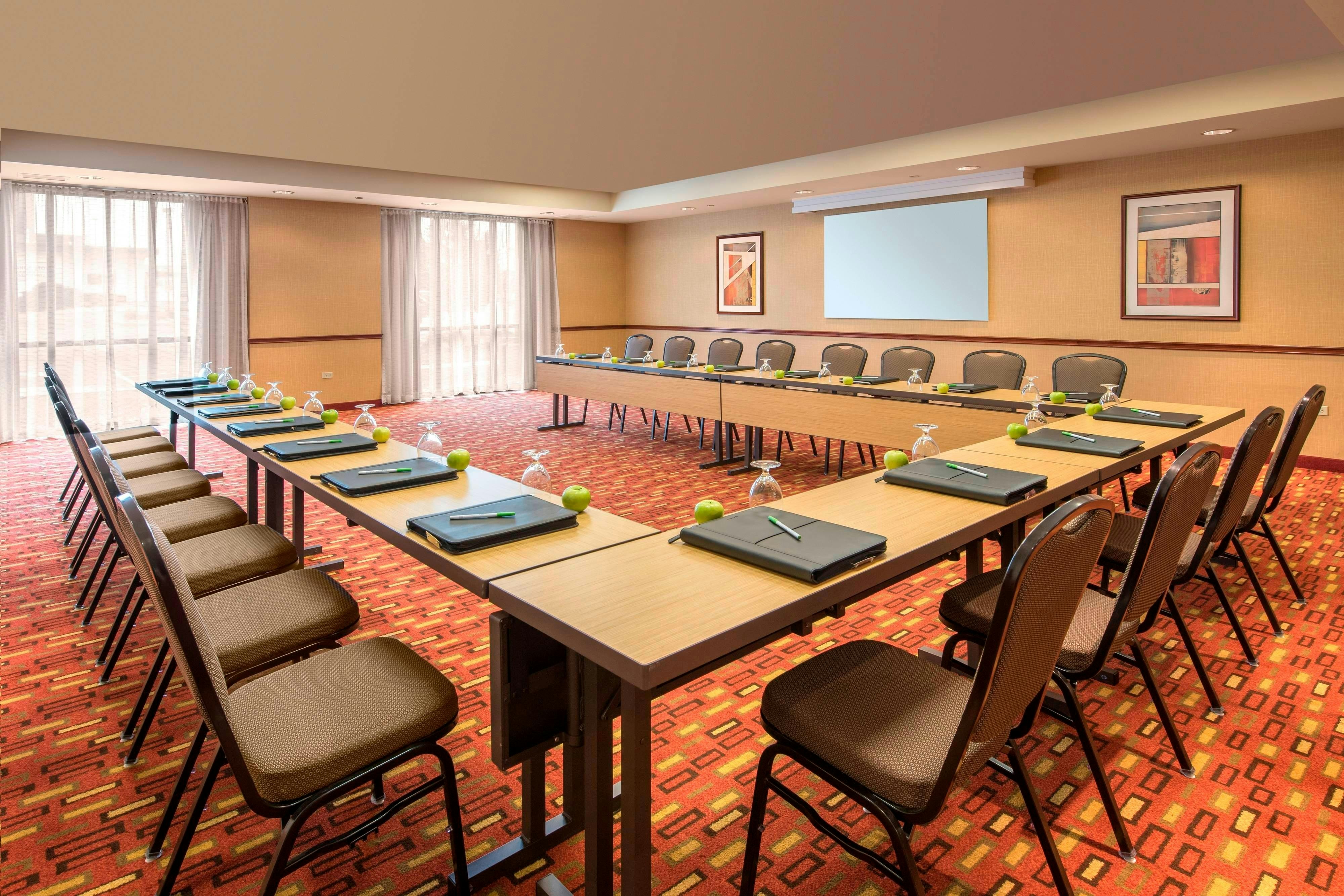 Courtyard By Marriott Denver Cherry Creek 17/22
