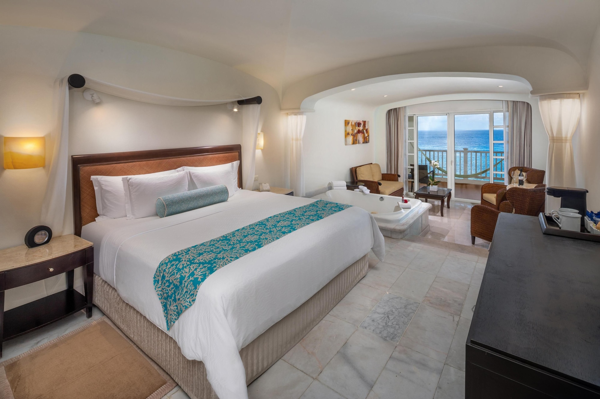 SUPERIOR, SUITE, OCEAN FRONT