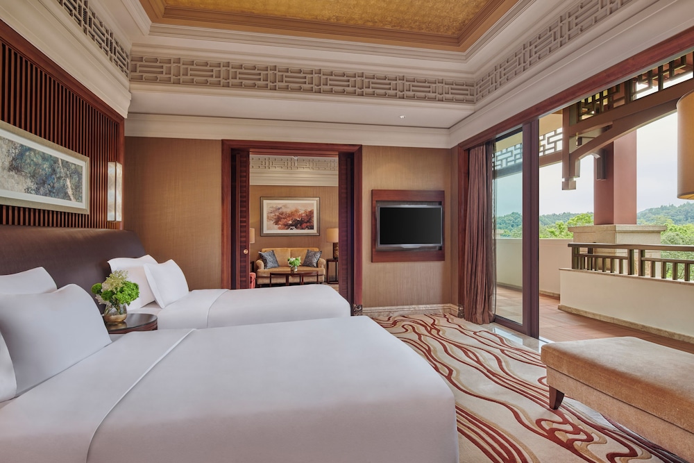 Chalet, Suite, Twin Beds, Living Area, Terrace