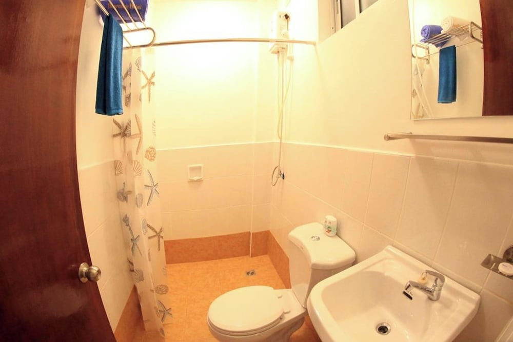 Coron Bluewave Hotel 74/75