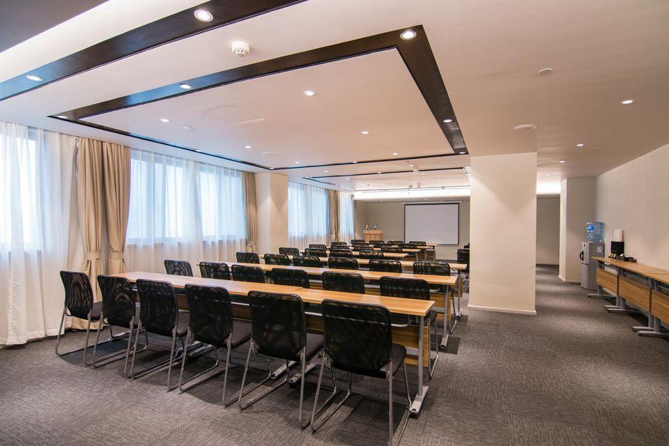 Homeinn Selected (Wuxi Zhongshan Road Sanyang Square Metro Station) 18/18