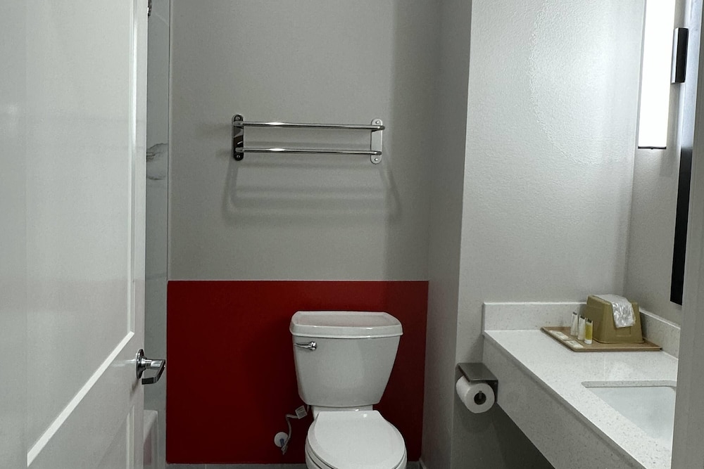 Super 8 by Wyndham Baytown 19/20