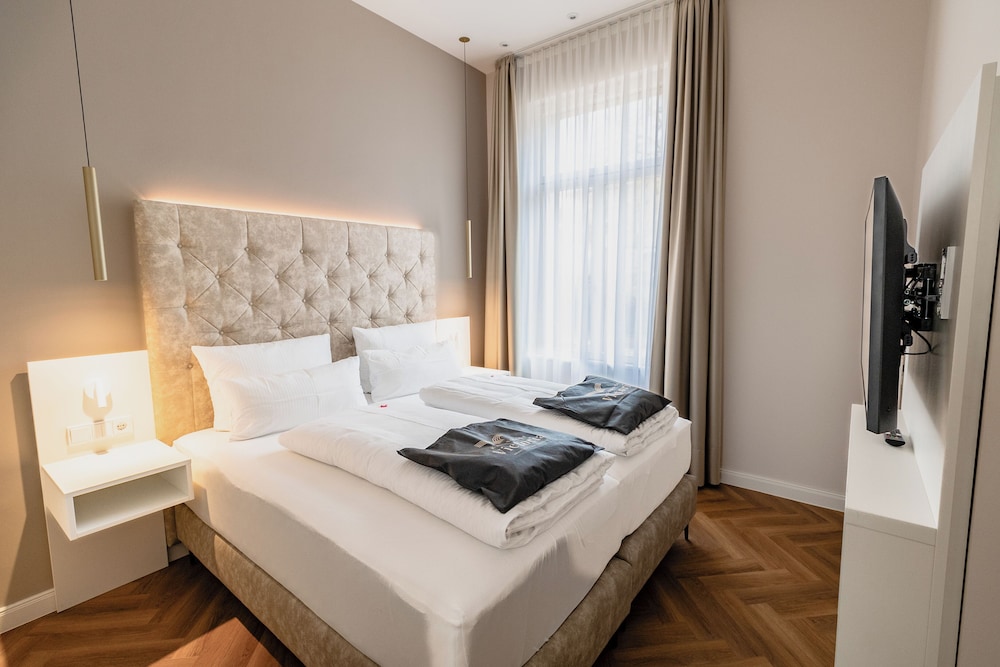 Garden Villa, Suite, Queen Bed, Sofa, Annex