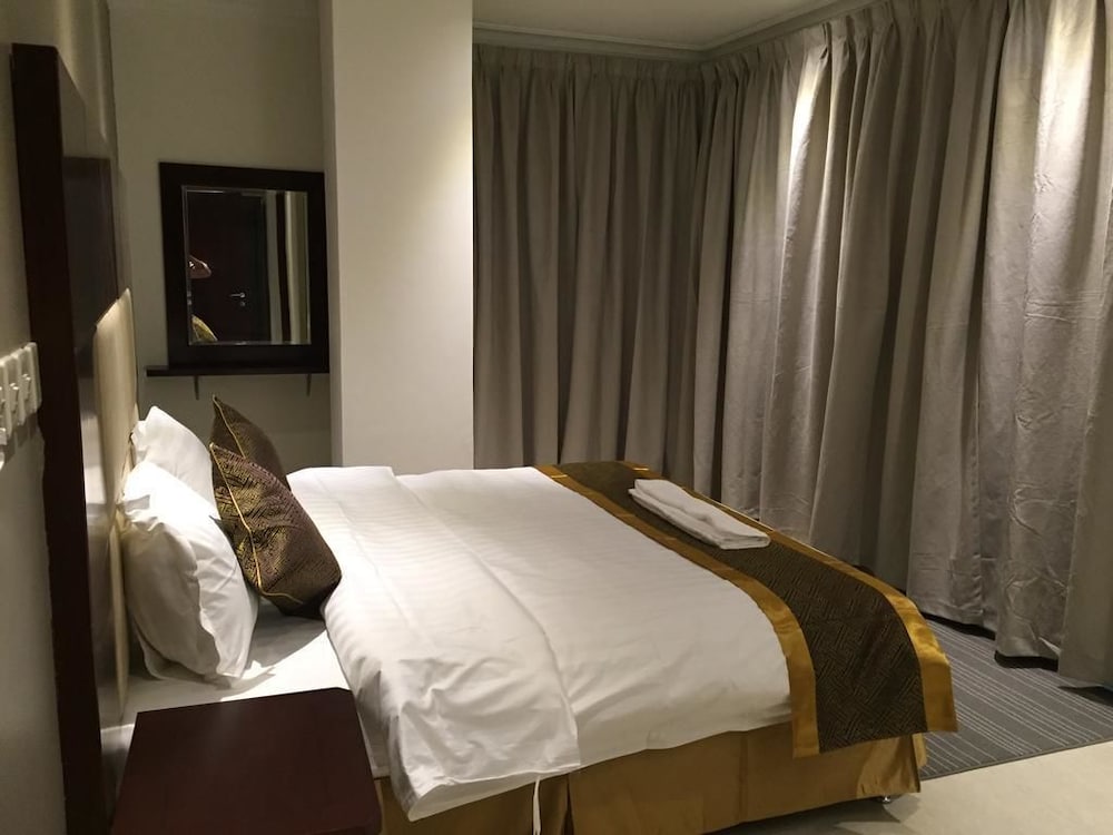 دنر 2(Danar Hotel Apartments 2) 8/19