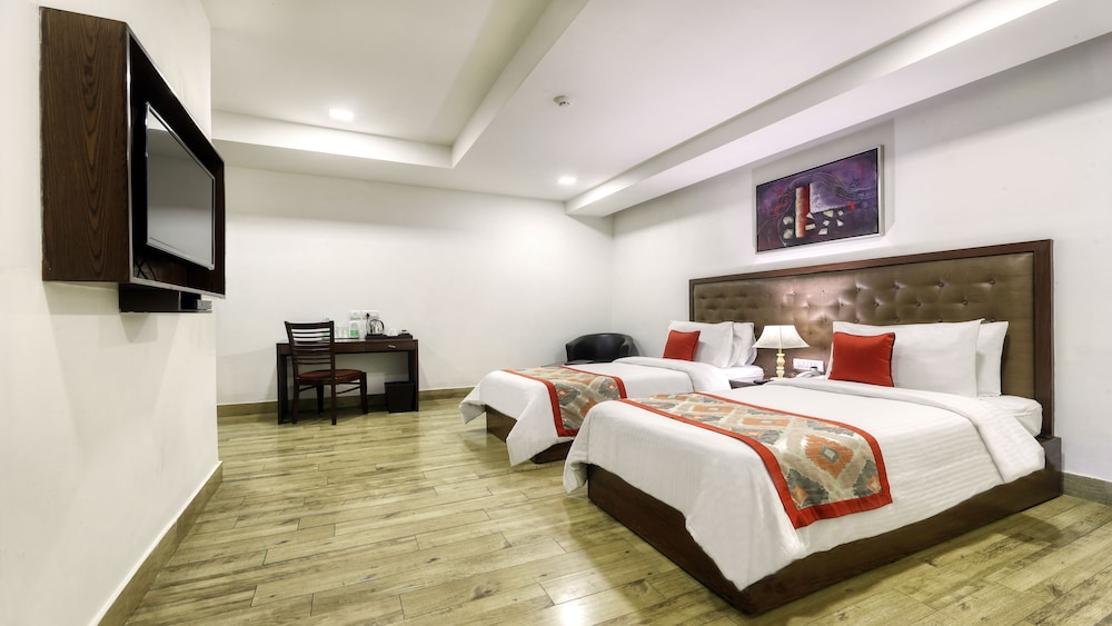 Taurus Sarovar Portico New Delhi 18/49