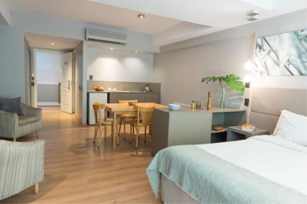 Portal Plaza Suites 6/50