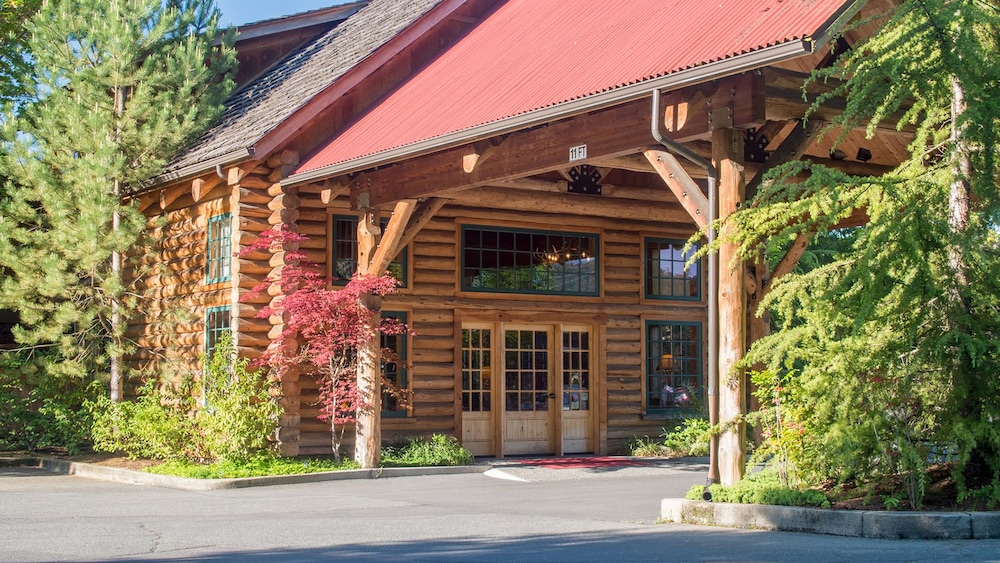 The Lodge at Riverside 2/62