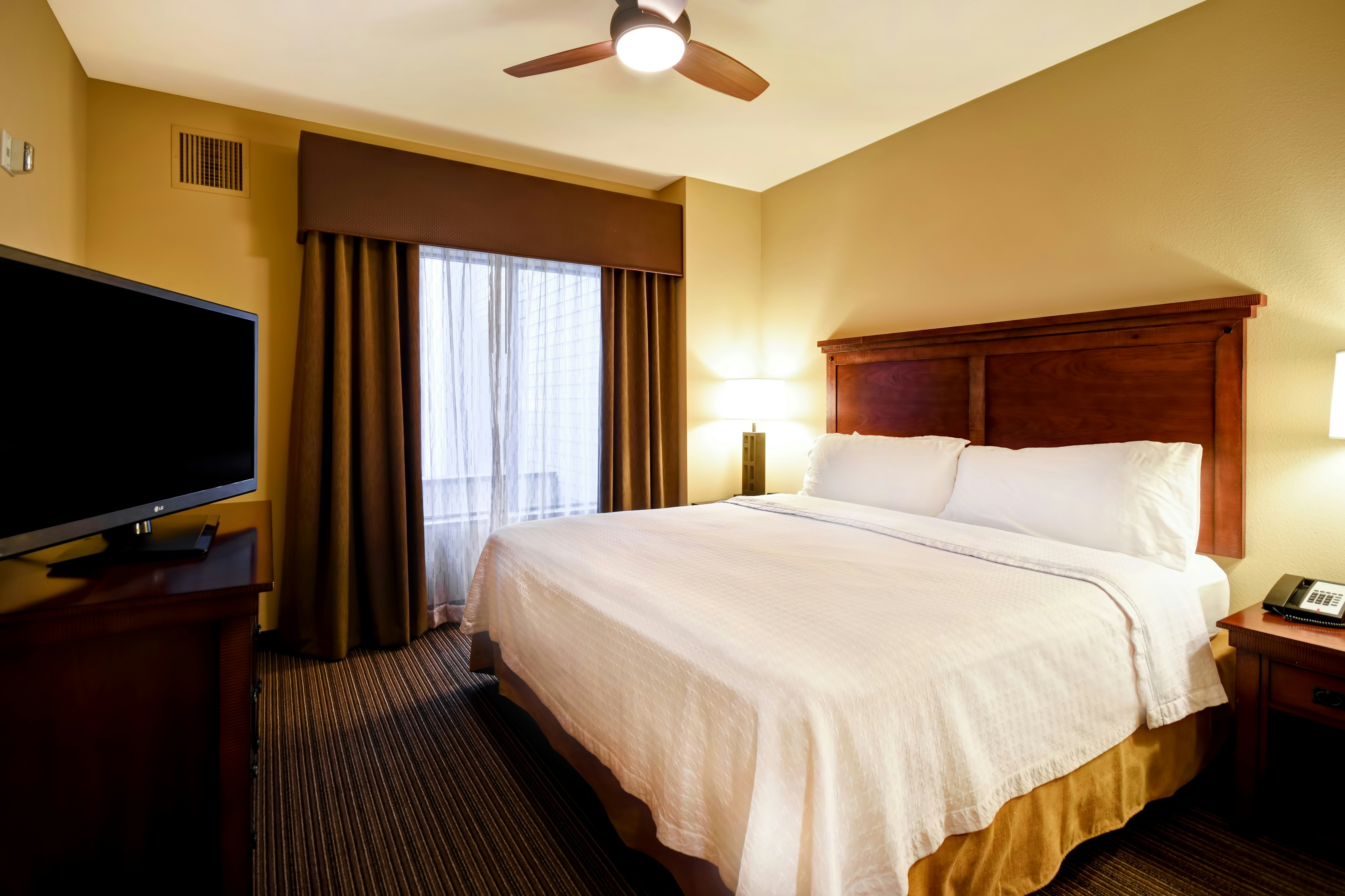 Studio, King Bed, Accessible