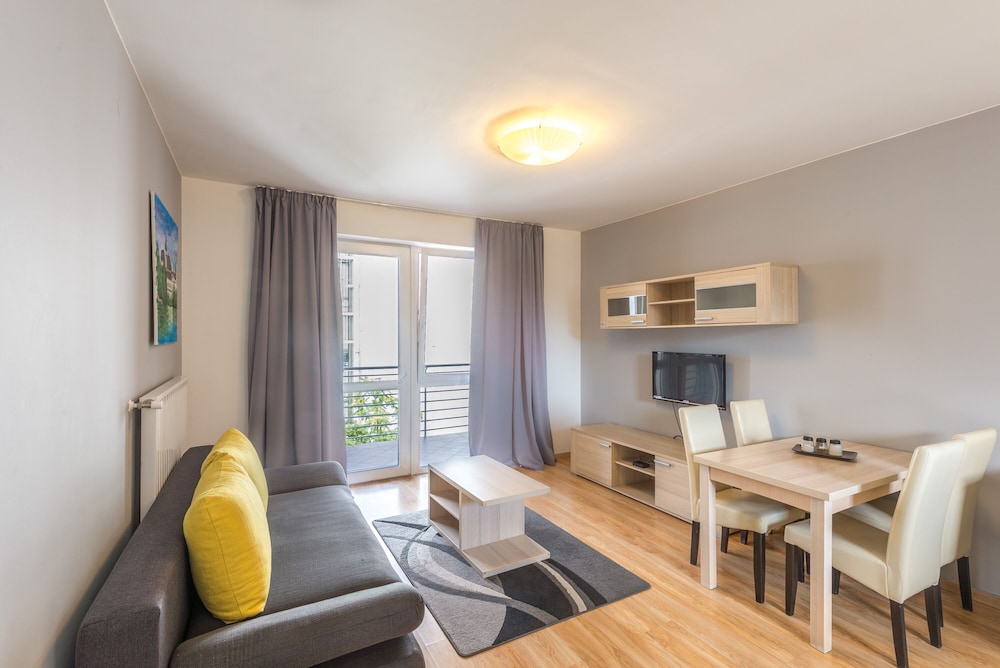 Corvin Plaza Apartments And Suites 42/54