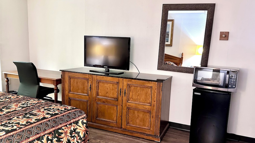 Executive Inn 12/13