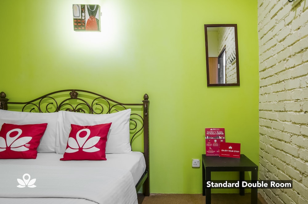 The Explorers Guesthouse and Hostel 18/60