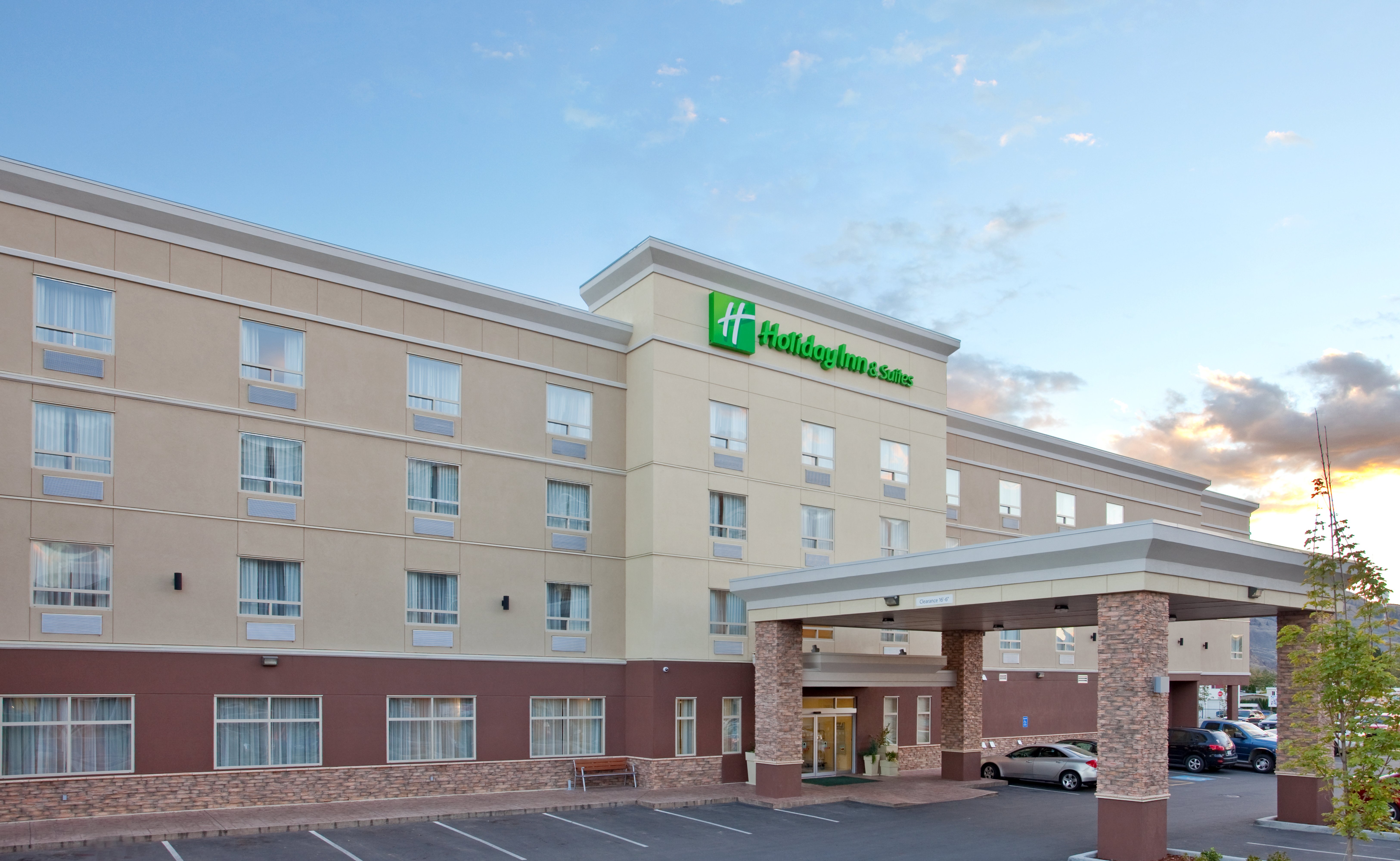 Holiday Inn Hotel Suites Kamloops 2/72