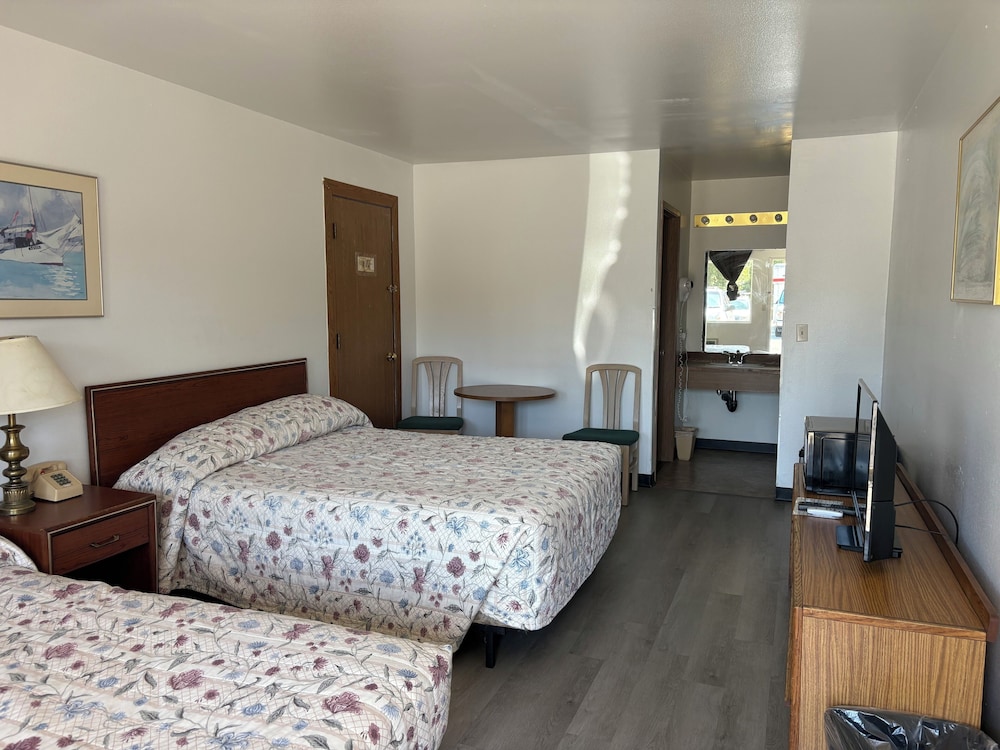 Fairground Inn Monroe WA 8/50